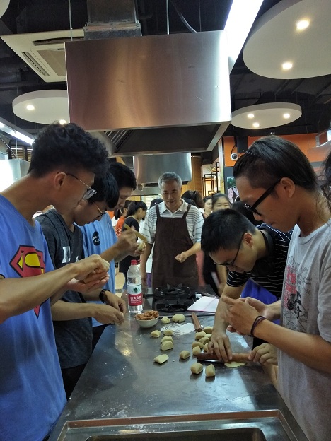 共捧一轮明月，感恩永存心间――bevitor伟德国际1946导师团中秋节感恩活动