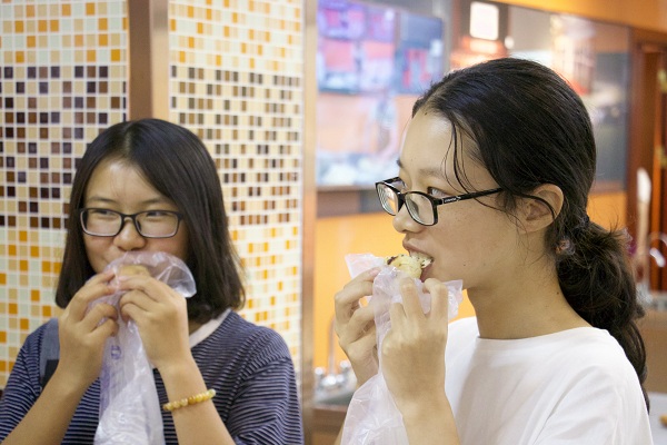 共捧一轮明月，感恩永存心间――bevitor伟德国际1946导师团中秋节感恩活动