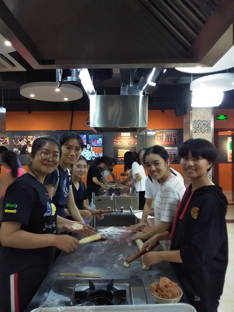 共捧一轮明月，感恩永存心间――bevitor伟德国际1946导师团中秋节感恩活动