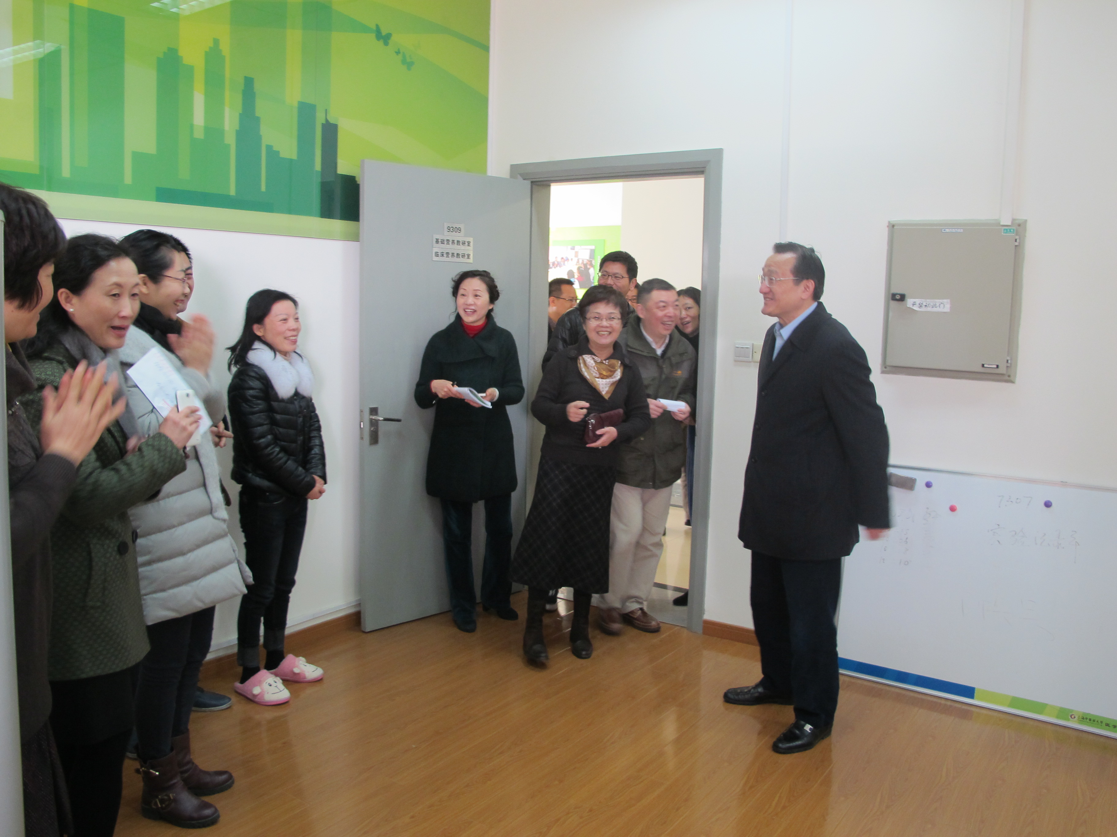 徐建光等领导巡察公司新学期开学工作