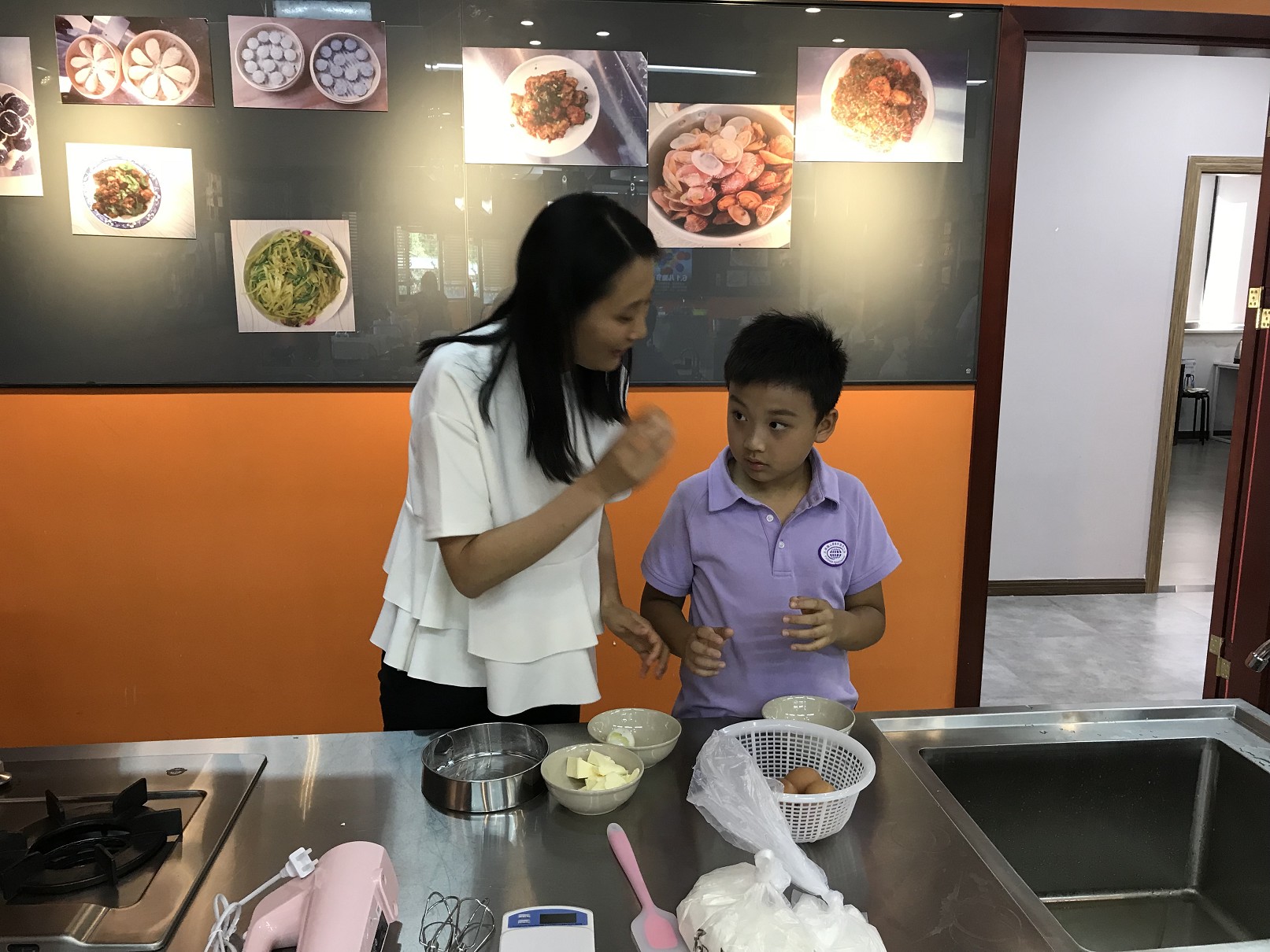 bevitor伟德国际1946工会举行六一亲子烘焙活动