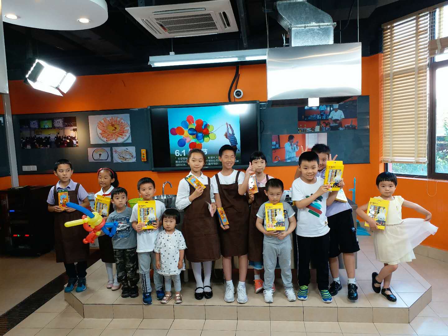 bevitor伟德国际1946工会举行六一亲子烘焙活动