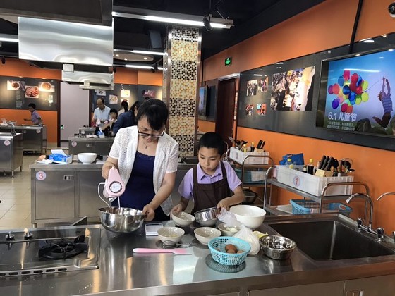 bevitor伟德国际1946工会举行六一亲子烘焙活动