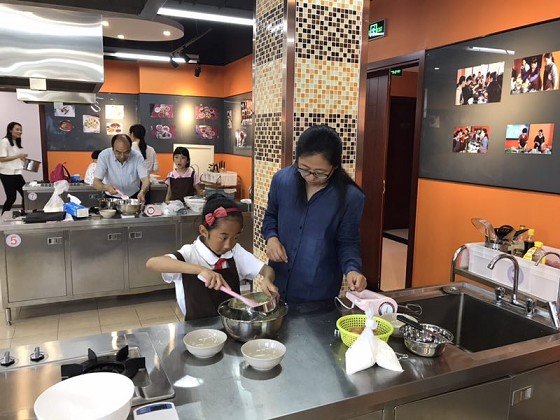 bevitor伟德国际1946工会举行六一亲子烘焙活动