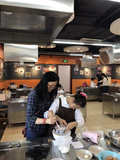 bevitor伟德国际1946工会举行六一亲子烘焙活动