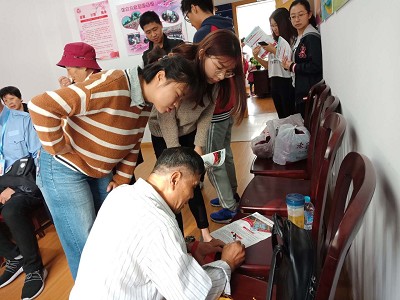 爱满重阳节，浓浓敬老情―bevitor伟德国际1946员工党支部开展社区为老服务