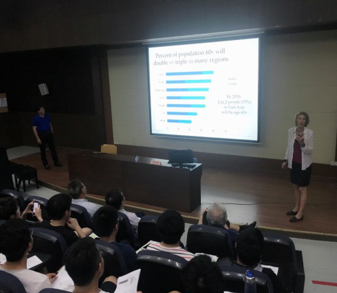 美国夏威夷大学公共卫生公司来公司bevitor伟德国际1946访问