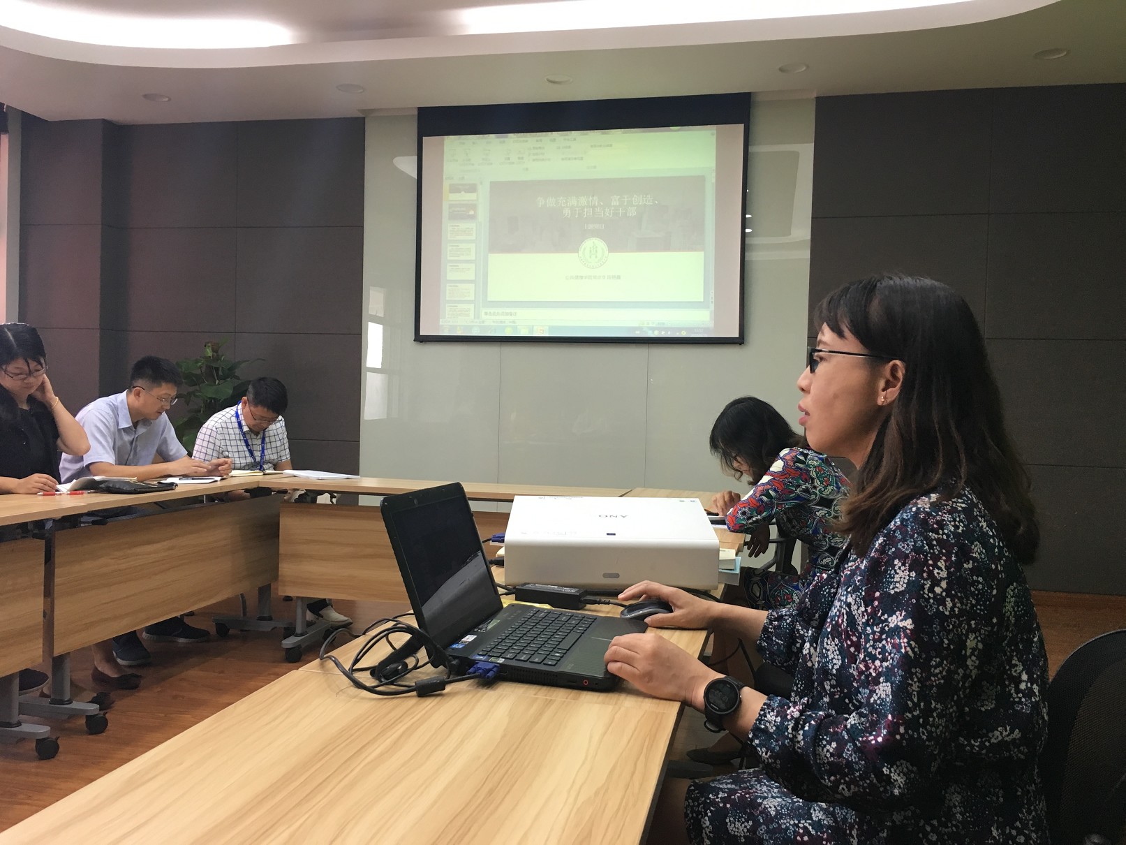 以学促做，与新时代同行――bevitor伟德国际1946“争做充满激情、富于创造、勇于担当好干部”主题党日活动