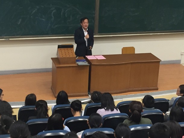 bevitor伟德国际1946导师团聘任仪式暨“心怀感恩・勇于担当”主题讲座顺利举行